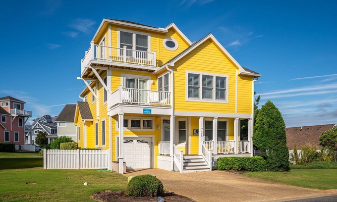 Corolla Casa | Just Coasting: Private pool, hot tub, community pools, Currituck Club amenities