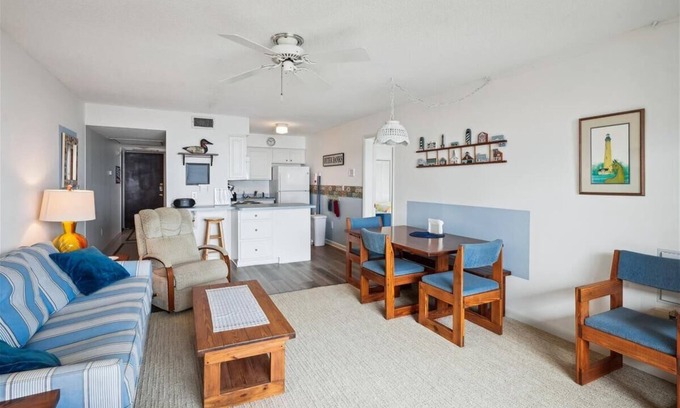 Duck Condominio | Bright, Cheerful, 2BR/2BA Semi-Oceanfront condo in Duck, Sleeps 4-7