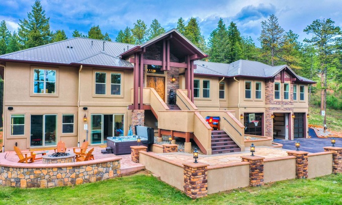 Woodland Park Casa | JUST LISTED -Family Gathering Paradise! Pool, Arcade, Hot Tubs, Fire Pits & MORE