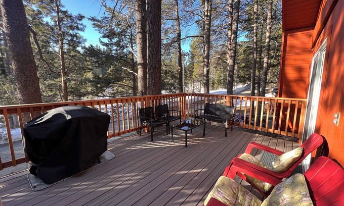 North Upper Truckee Chalet De Esquí | Just Listed! Forest View Dog Friendly 2-Bedroom House Near Heavenly And Lake