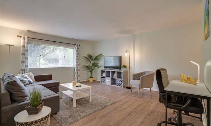 Elk Grove Village Condominio | Just remodeled apartment close to airport and mall