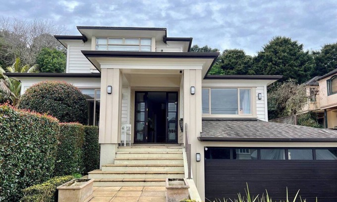Devonport Casa | Just steps away from the beach!
