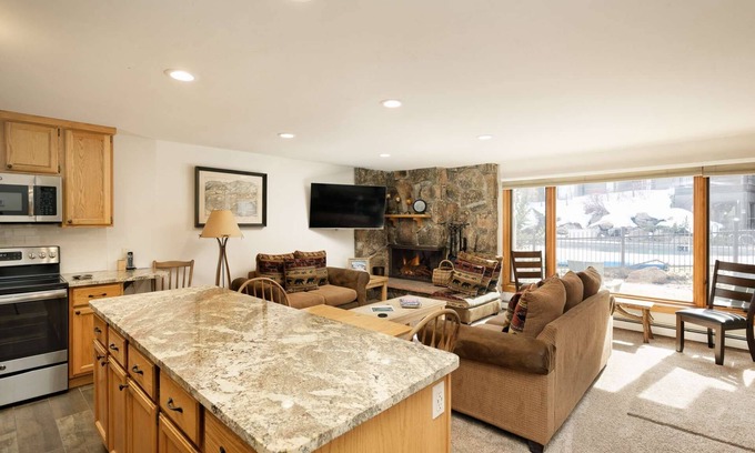 Snowmass Village Condominio | Just Steps to Outdoor Pool/Hot Tub! Patio with Grill, Wood Fireplace & Covered Parking