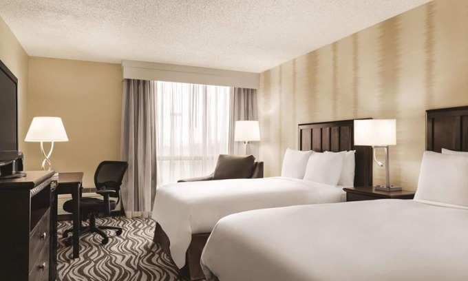 Fort Worth Hotel | Just What You Were Looking For! 3 Great Units, Free Parking, Indoor Pool
