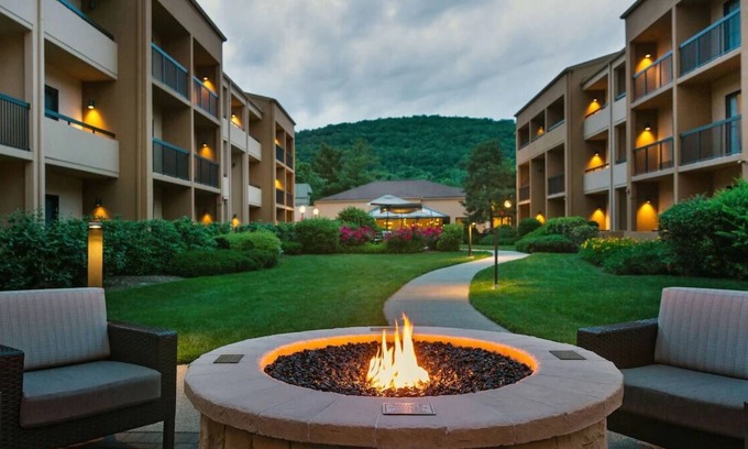Mahwah Casa | Just What You Were Looking For! Free Parking, Onsite Pool, Pets Allowed