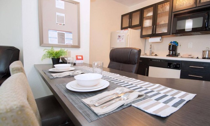 Anaheim Resort Complejo | Just What You Were Looking For! 2 Comfortable Units, Kitchenette, Pets Allowed