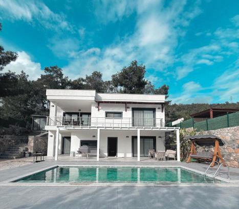 Bodrum Casa | Kızılağaçta özel havuzlu geniş bahçeli lüks Villa