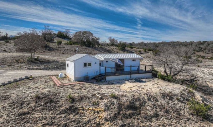 Center Point Casa | K Loma Vista with Hill Country Views