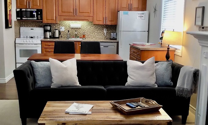 Collingwood Condominio | K's Cozy Condo -Mins. to Beach, Trails, Shops, Skiing. Walk to restaurants, bar.