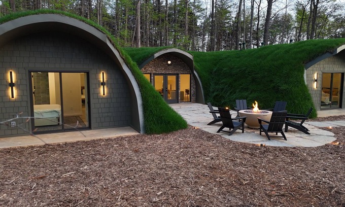 Ashley Oaks Casa | K-Town's Hobbit House - High Class, Underground