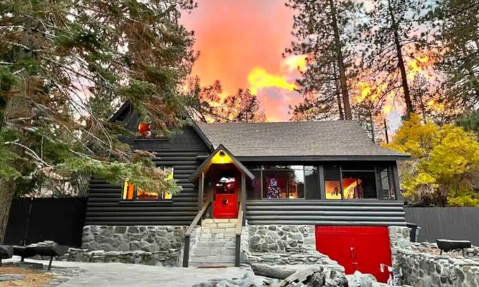 Wrightwood Apartamento | Wrightwood Chalet: Hot Tub, AC, Game Rooms, WW Chalet