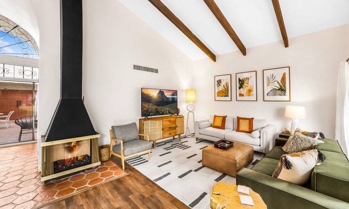 Araby Commons Condominio | K0239 - 2/2 ground level condo with large private foyer- Christopher Kennedy Des