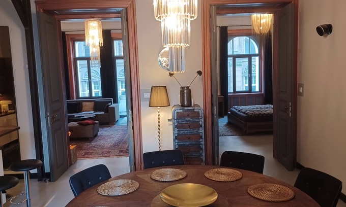 Erzsebetvaros Apartamento | K18 Industrial luxury front and rear balcony epicenter of downtown/party area.