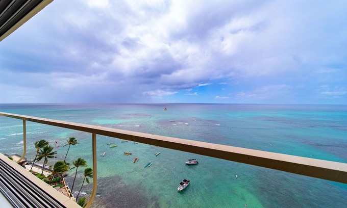 Diamond Head - Kapahulu - St. Louis Condominio | Kaimana Breeze by Gather: Luxe Oceanfront Condo w/ Beach & Fireworks Views