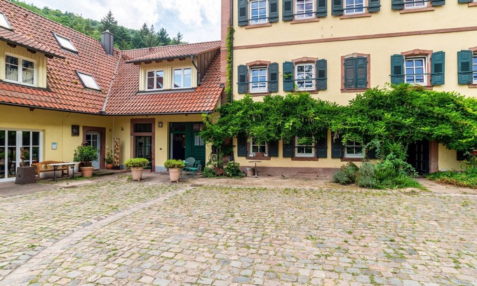 Klingenmuenster Casa | Casa de vacaciones 'Gutshof Kaiserbacher Mühle' Vacaciones en familia y amigos entre bosque y vino