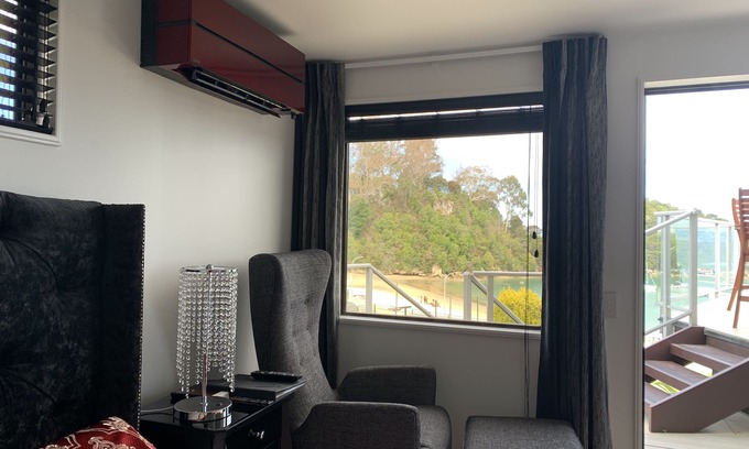 Ngaio Bay Casa | Kaiteriteri Retreat Balcony Studio - commanding great views of the Beach