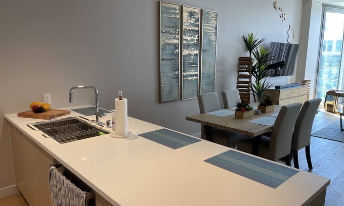 Kaka'ako Condominio | Kaka’ako Penthouse Condo with Rental Vehicle