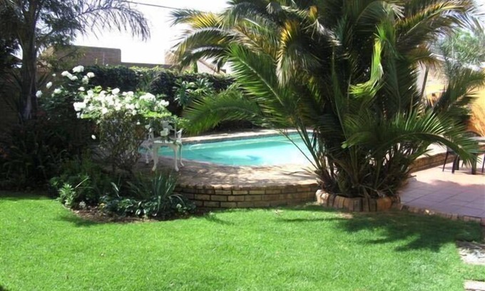 Emalahleni Casa | Kalahari Guest House