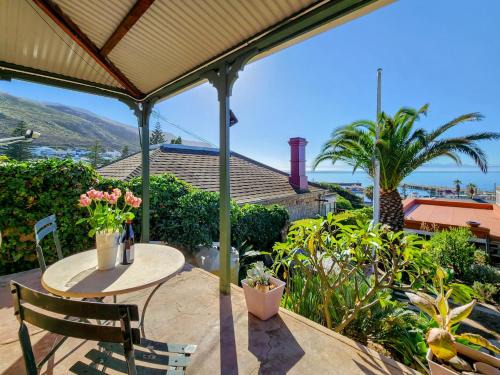 Kalk Bay Apartamento | Kalk Bay Cottage with Patio Harbour View