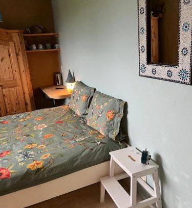Wommersom Cama Y Desayuno | Kamer in een Strobalen huis