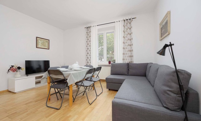 Praga Poludnie Apartamento | Kamionkowska 7 | Warszawa | Family Apartment | Desk | Bathtub