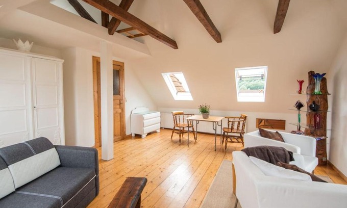 Sehestedt Apartamento | Kanalvilla - Urlaub am Nord-Ostseekanal - zwei Ferienwohnungen im Angebot- eine im Dachgeschoss und eine Wohnung mit Garten