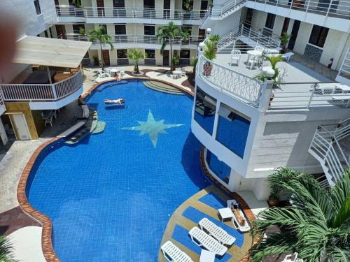 Balibago Apartamento | KANDI B11, Poolside, Free Netflix, 250 MBPS, 55" Smart TV, Deluxe King Bed, Fully Equipped Kitchen, Electric is Xtra