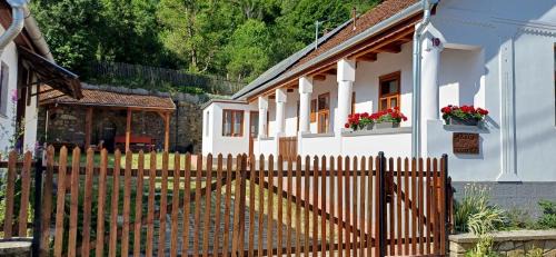 Haromhuta Casa | Karádi Vendégház