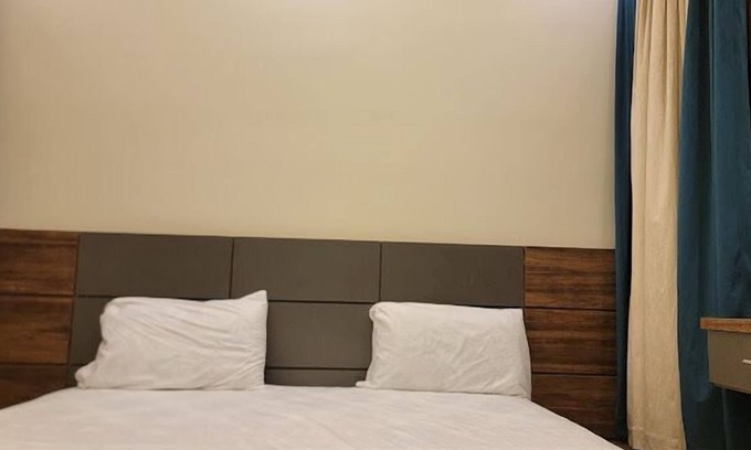 Gulshan-e-Iqbal Hotel | Karachi Travelodge Guest House