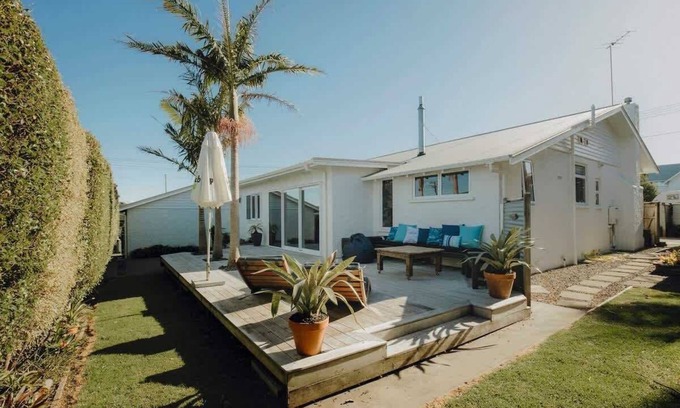 Rewa Casa | Karamu Korner: Charming Bungalow in Strandon