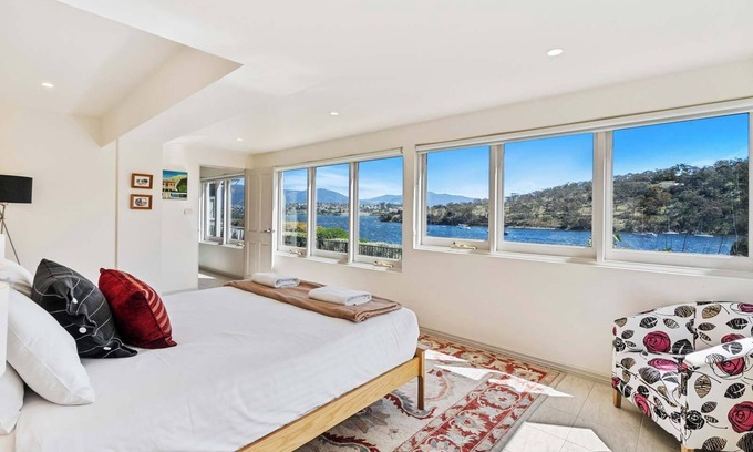 Geilston Bay Apartamento | Karinya Apartment: Waterfront Views, 2 Bed, 2 Bath
