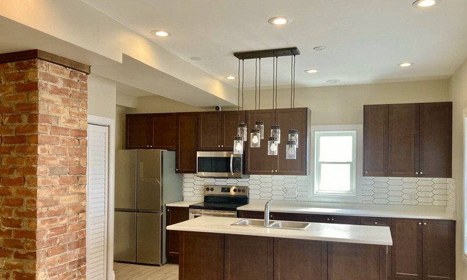 Sarnia Casa | Karolina Street