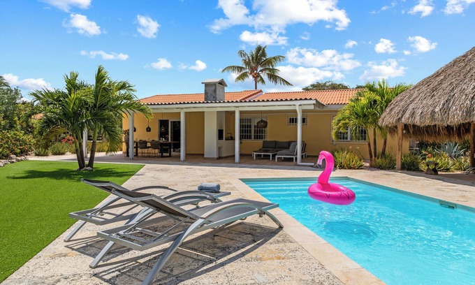 Grote Berg Casa | Kas di Rosa, villa de lujo, piscina privada, jardín tropical
