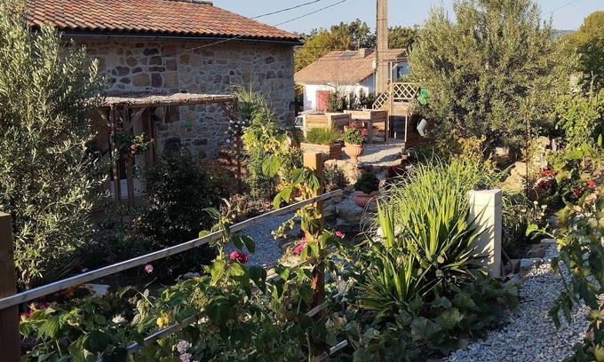 Lyas Cama Y Desayuno | La Garenne