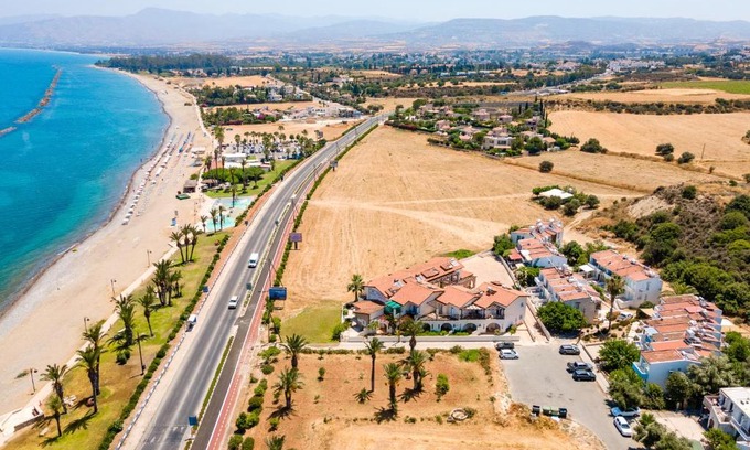 Latsi Apartamento | Kate's Latchi Beachfront Studio Apartment 105 by Ezoria