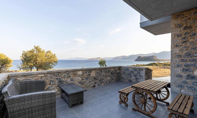Monemvasia Casa | Katerinas Villa 2 - Monemvasia Beachfront Haven