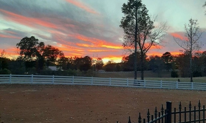 Knoxville Cabaña | Kathi's Cottage by Downtown Knoxville, Sevierville, Pigeon Forge, Gatlinburg