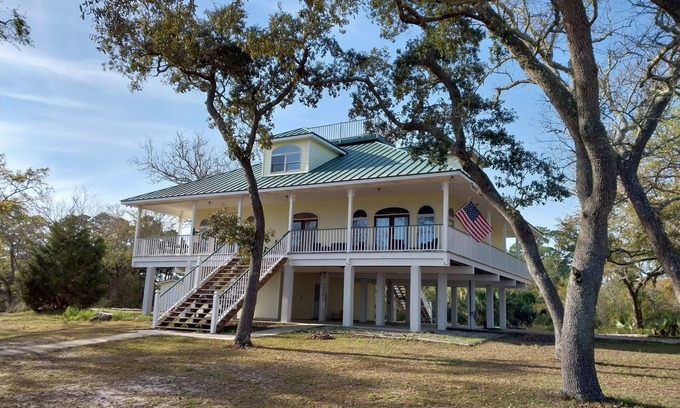 Carrabelle Casa | Kathys House sits on the bay in Carrabelle. No neighbors! A view with privacy.