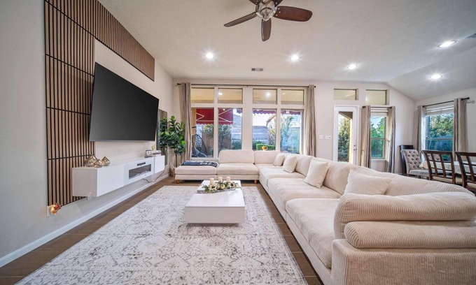 Barker Casa | Katy Luxury Home/ Oasis Backyard with pool