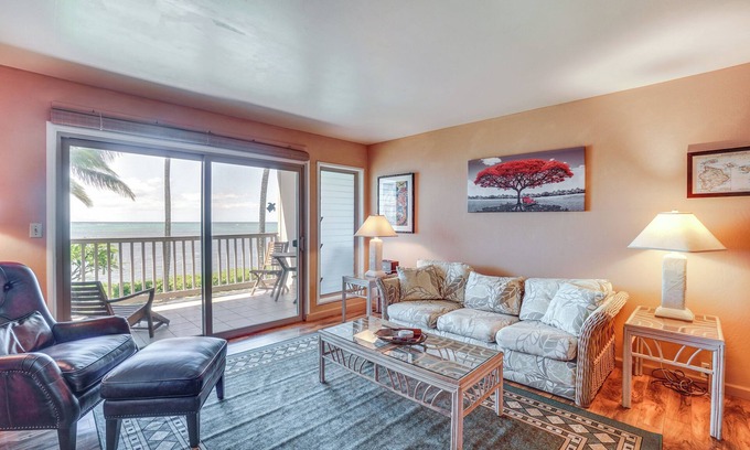 Ualapue Condominio | Kaunakakai Condo w/ Private Lanai & Ocean Views!