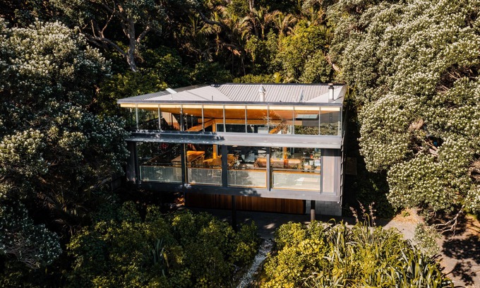 Piha Casa | Kawakawa House - Piha Holiday Home