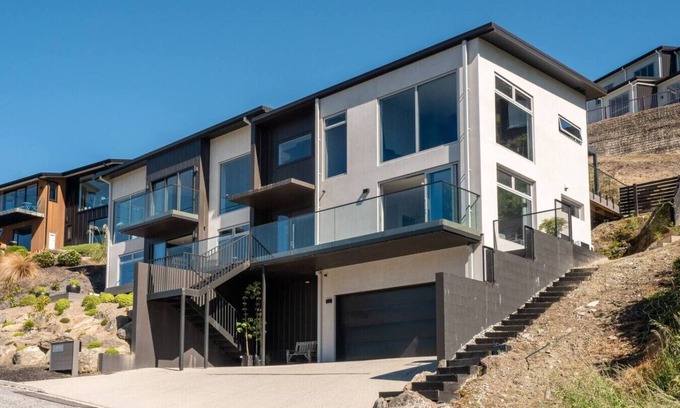 Frankton Casa | Kawarau Room With Lake Views