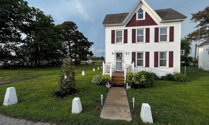 Ewell Casa | Kayak friendly home on the Chesapeake Bay with bikes, paddle board & golf cart