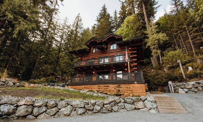 Lime Kiln Casa | Kayak on Lake Cavanaugh, HOT TUB, DOCK