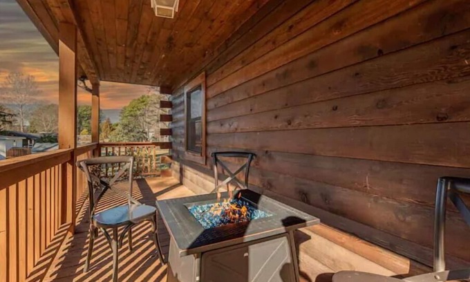 Mayhew Cabina | Kayak~Paddleboard~Dock~Mini Golf~Hot Tub~Games