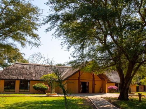 Ndiyona Cabina | Kayova River Lodge
