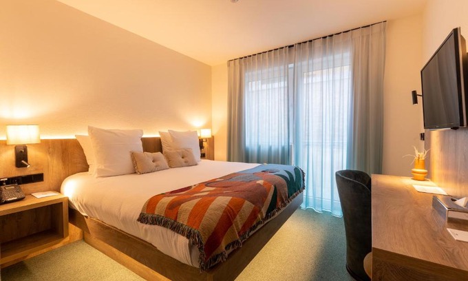 Gare Hotel | Kazakiwi