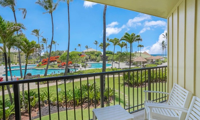 Hanamaulu Apartamento | KBR 3302 · Simple but Idyllic Oceanfront Resort w King Bed
