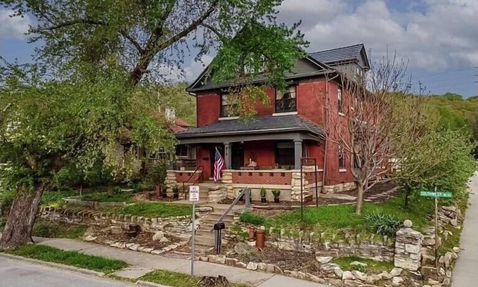Rosedale Casa | KC Blvd Heights: Spacious 7BR Home, Central Locale
