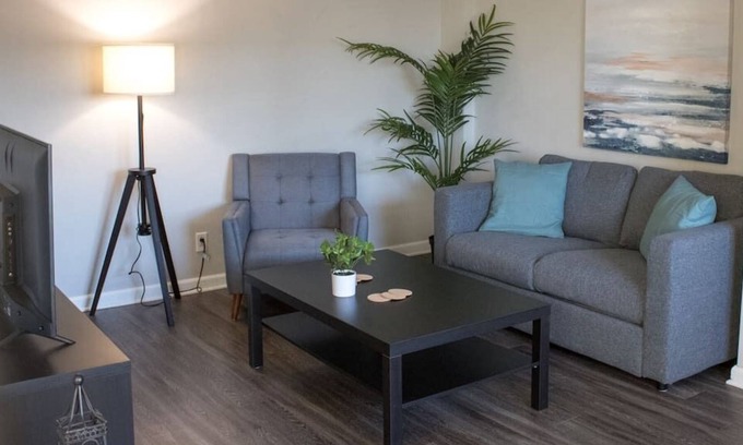 Country Club Plaza Area Apartamento | KC Plaza One Bedroom Gym/Parking/Pool